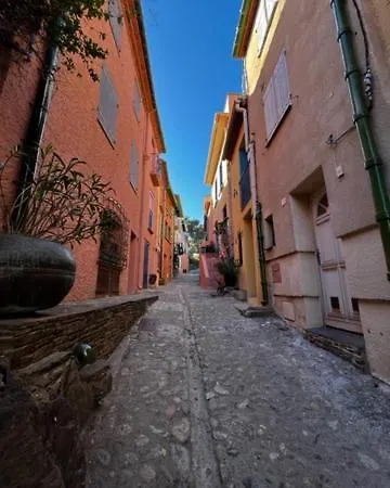 Dans Le Quartier Recherché Du Mouré *